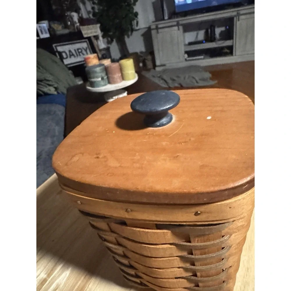 Vtg Longaberger Wood Handwoven 1999 Basket brown basket with lid Liner Marked